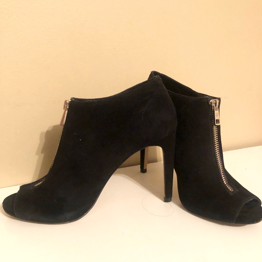 SZ 7 Ann Taylor Peep Toe Booties